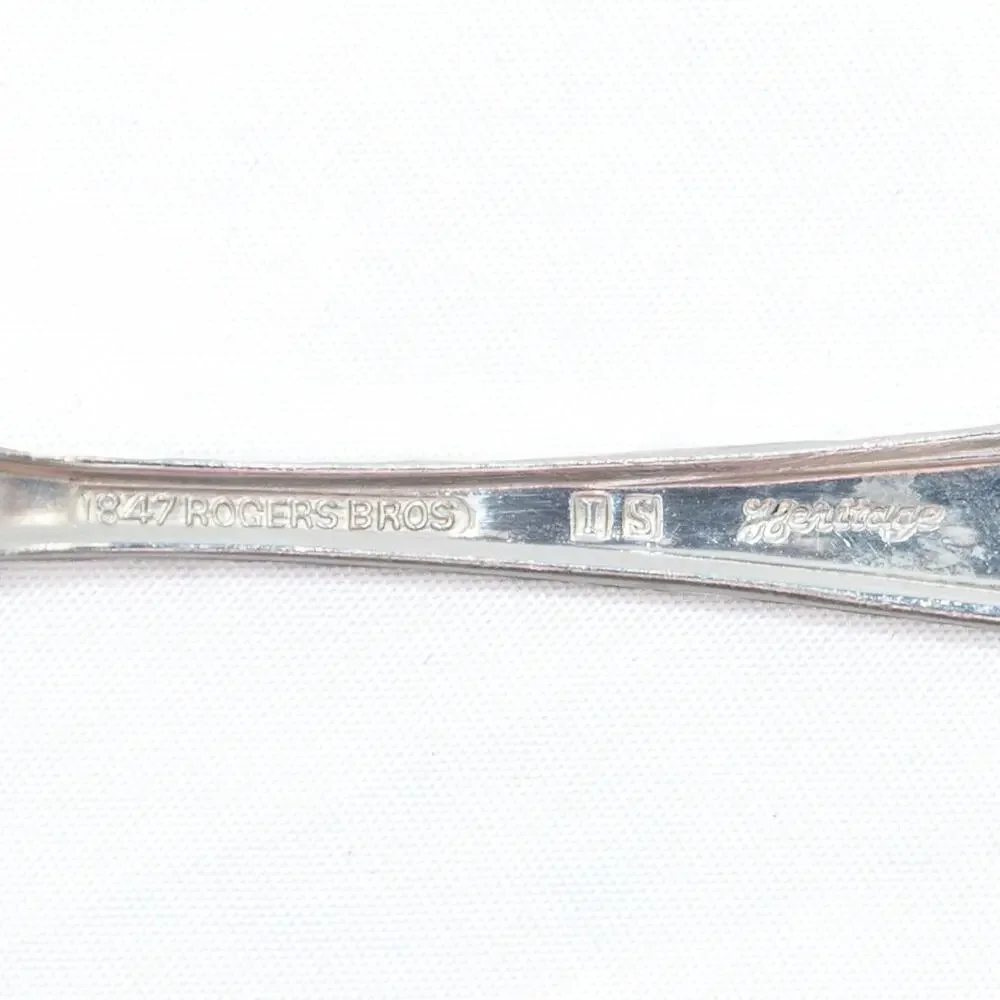 1847 Rogers Bros IS Heritage Silver Plate Scallop Slotted Serving Spoon